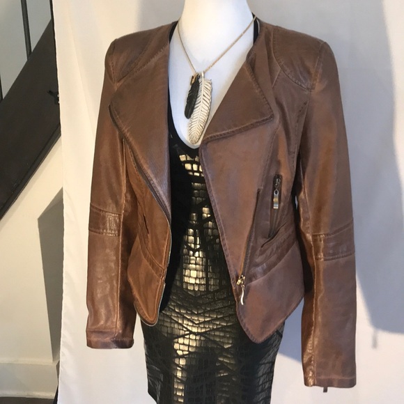 Brown leather jacket with zipper details - Picture 5 of 6